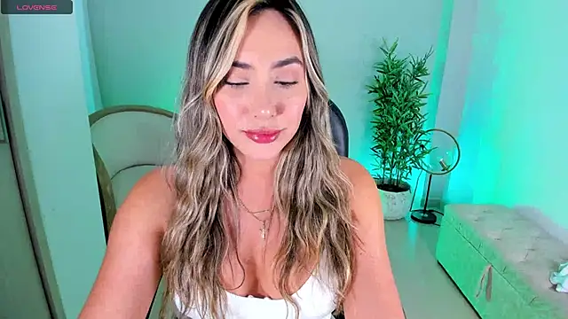 NiaBennet  online show from October 11, 10:08 pm