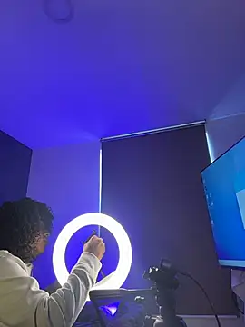 Lucas eevans online show from February 18, 3:19 pm