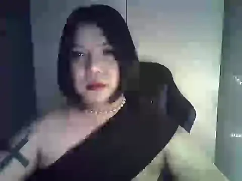 Snapshot of StrawberryWine07 chatting on February 4, 5:10 am StrawberryWine07 online show from February 4, 5:10 am