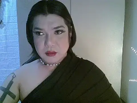 Snapshot of StrawberryWine07 chatting on February 5, 6:24 am StrawberryWine07 online show from February 5, 6:24 am