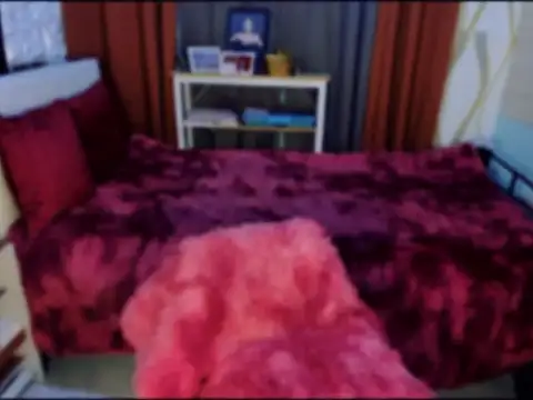 Snapshot of Laura_yourhottestbabe123 chatting on March 8, 12:55 am Laura yourhottestbabe123 online show from March 8, 12:55 am