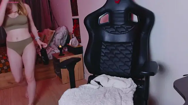 Snapshot of _whiteprincess chatting on October 23, 10:36 am whiteprincess online show from October 23, 10:36 am