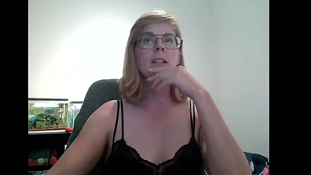 SavannaGirly online show from March 13, 4:45 pm