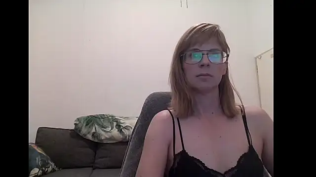 SavannaGirly online show from October 8, 7:17 am