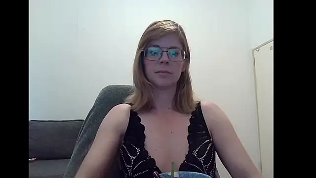 SavannaGirly online show from October 18, 7:31 am