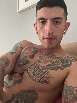 wethkisses online show from October 4, 4:38 pm