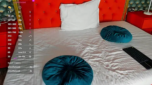 Snapshot of VallerieJones chatting on October 6, 10:29 pm VallerieJones online show from October 6, 10:29 pm