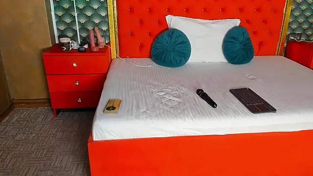 Snapshot of VallerieJones chatting on October 24, 7:43 pm VallerieJones online show from October 24, 7:43 pm