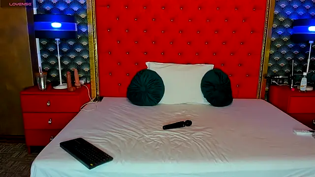 Snapshot of VallerieJones chatting on November 5, 12:21 am VallerieJones online show from November 5, 12:21 am