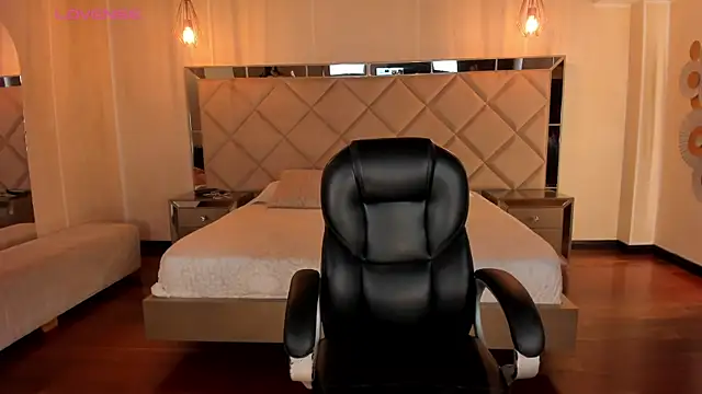 MaryLewis  online show from April 10, 11:59 am