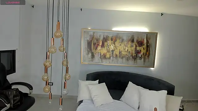 KateSunder online show from February 8, 7:56 am