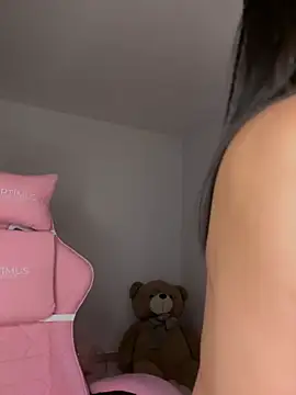Snapshot of jailyncam_ chatting on July 14, 2:05 am jailyncam online show from July 14, 2:05 am