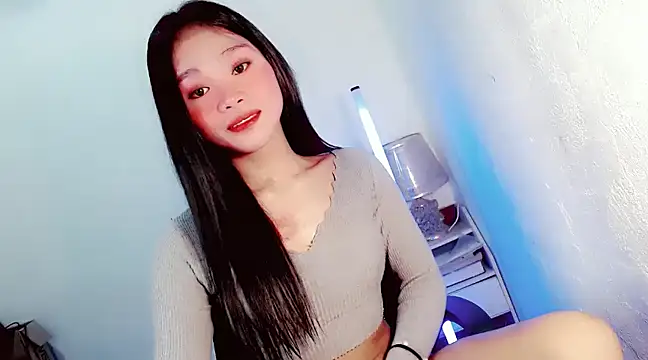 Snapshot of amomentoflust69 chatting on February 4, 3:44 am amomentoflust69 online show from February 4, 3:44 am