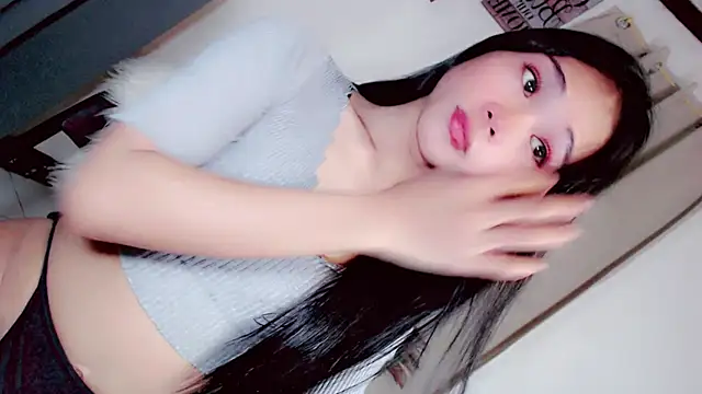 Snapshot of amomentoflust69 chatting on February 6, 4:50 am amomentoflust69 online show from February 6, 4:50 am