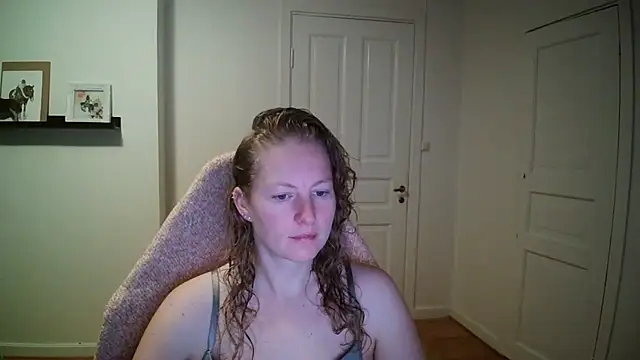 Girlnina-1995 online show from October 7, 5:48 am