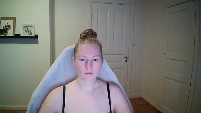 Girlnina-1995 online show from October 16, 7:42 am