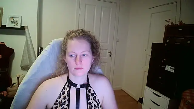 Girlnina-1995 online show from December 15, 7:18 pm