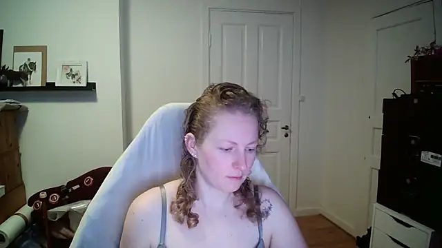 Girlnina-1995 online show from February 13, 9:05 am