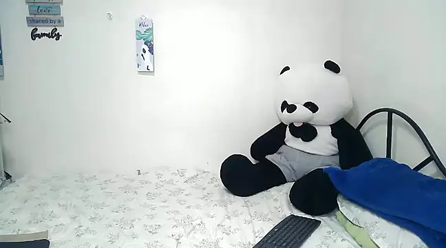 Snapshot of rihanna22 chatting on February 8, 2:27 pm rihanna22 online show from February 8, 2:27 pm