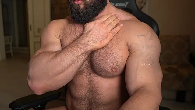 Snapshot of mike0xx chatting on October 9, 1:53 pm mike0xx online show from October 9, 1:53 pm