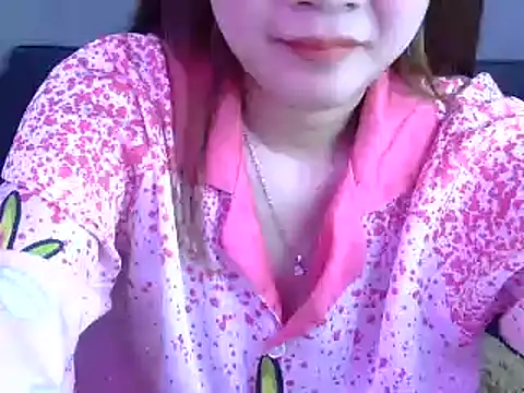 Snapshot of Bee_2k chatting on December 12, 5:10 am Bee 2k online show from December 12, 5:10 am