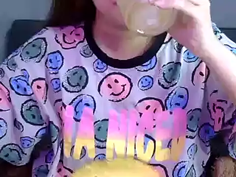 Snapshot of Bee_2k chatting on December 21, 5:14 am Bee 2k online show from December 21, 5:14 am