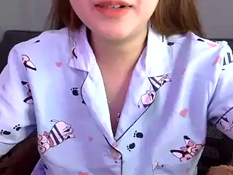 Snapshot of Bee_2k chatting on December 31, 5:11 am Bee 2k online show from December 31, 5:11 am