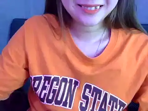 Snapshot of Bee_2k chatting on January 2, 8:17 am Bee 2k online show from January 2, 8:17 am