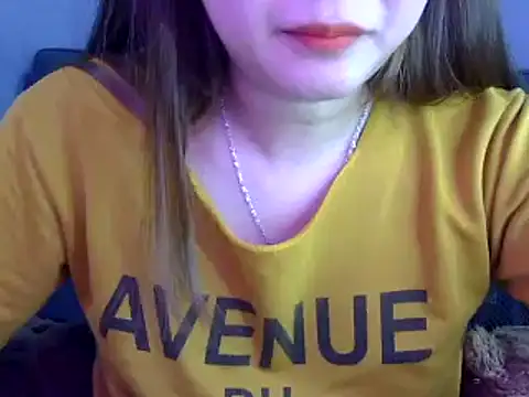 Snapshot of Bee_2k chatting on January 10, 5:37 am Bee 2k online show from January 10, 5:37 am