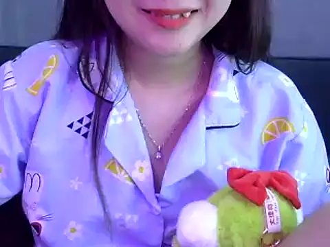 Snapshot of Bee_2k chatting on January 22, 4:55 am Bee 2k online show from January 22, 4:55 am