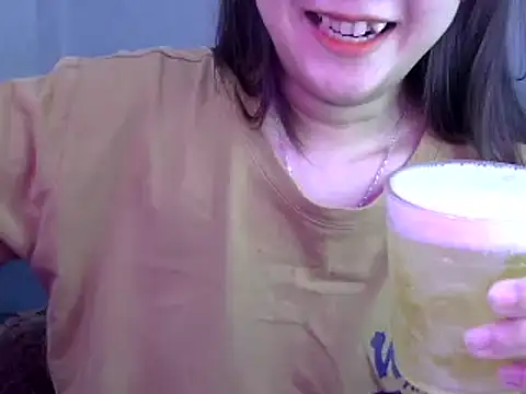 Snapshot of Bee_2k chatting on January 23, 5:13 am Bee 2k online show from January 23, 5:13 am