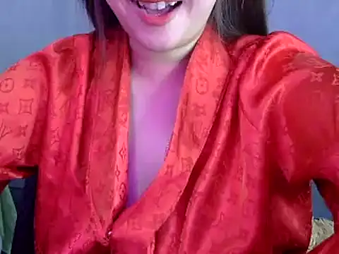 Snapshot of Bee_2k chatting on February 9, 5:19 am Bee 2k online show from February 9, 5:19 am