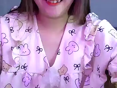 Snapshot of Bee_2k chatting on February 19, 4:55 am Bee 2k online show from February 19, 4:55 am