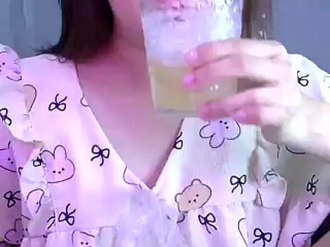 Snapshot of Bee_2k chatting on March 8, 3:28 am Bee 2k online show from March 8, 3:28 am