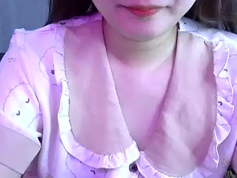 Snapshot of Bee_2k chatting on March 14, 4:32 am Bee 2k online show from March 14, 4:32 am