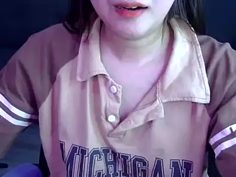 Snapshot of Bee_2k chatting on October 11, 4:44 am Bee 2k online show from October 11, 4:44 am