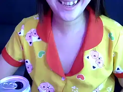 Snapshot of Bee_2k chatting on October 24, 4:31 am Bee 2k online show from October 24, 4:31 am