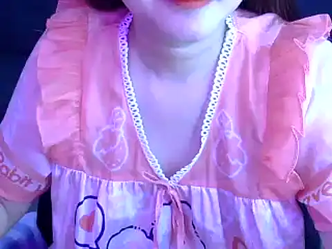 Snapshot of Bee_2k chatting on November 7, 4:45 am Bee 2k online show from November 7, 4:45 am