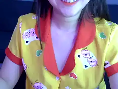 Snapshot of Bee_2k chatting on November 12, 4:46 am Bee 2k online show from November 12, 4:46 am