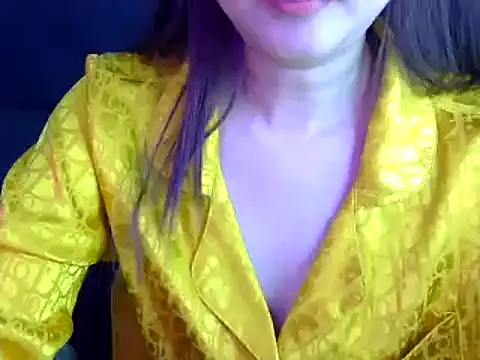 Snapshot of Bee_2k chatting on November 15, 4:54 am Bee 2k online show from November 15, 4:54 am