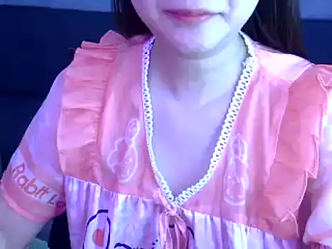 Snapshot of Bee_2k chatting on November 17, 5:02 am Bee 2k online show from November 17, 5:02 am