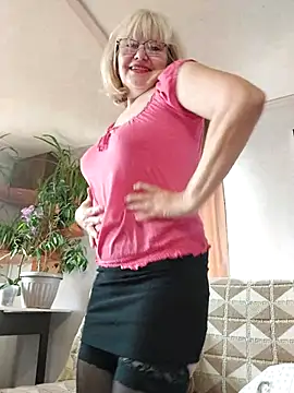 Snapshot of IrmaRose chatting on October 14, 7:31 am IrmaRose online show from October 14, 7:31 am