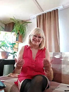 Snapshot of IrmaRose chatting on December 17, 6:19 am IrmaRose online show from December 17, 6:19 am