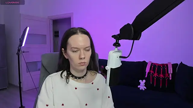 DivineBite online show from February 20, 2:39 pm