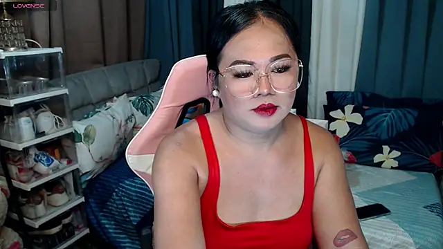 Snapshot of MagnificatMistress chatting on December 15, 2:30 am MagnificatMistress online show from December 15, 2:30 am