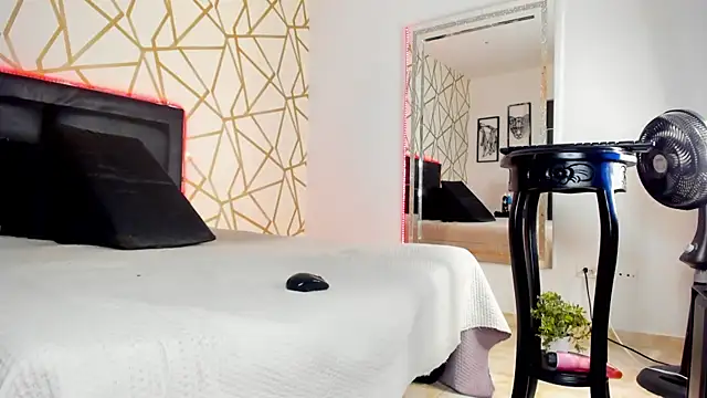 EmilyyRosee  online show from February 3, 9:29 pm