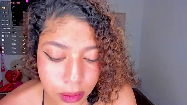 Snapshot of LilyBrunette chatting on March 19, 1:21 am LilyBrunette online show from March 19, 1:21 am