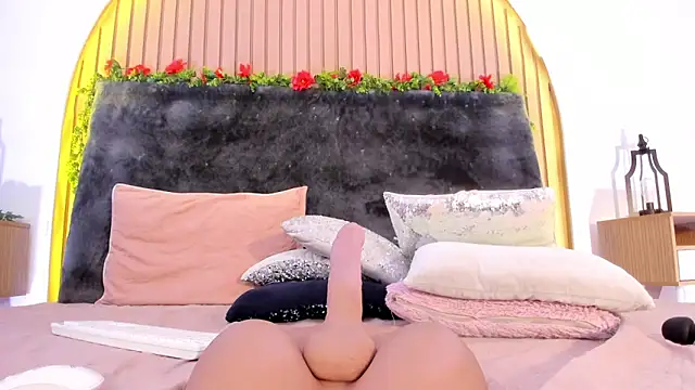 Karlagonzales  online show from February 23, 5:18 pm