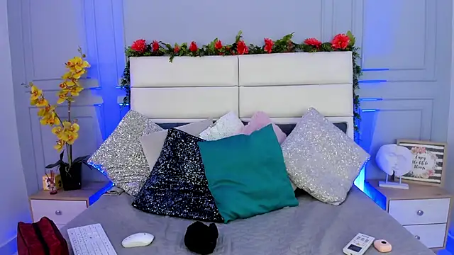 Karlagonzales  online show from March 12, 6:33 pm