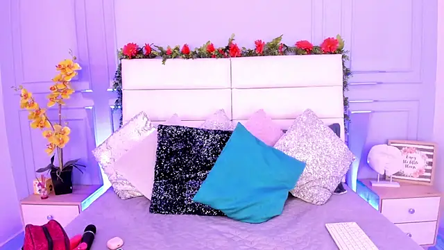 Karlagonzales  online show from March 13, 6:56 pm